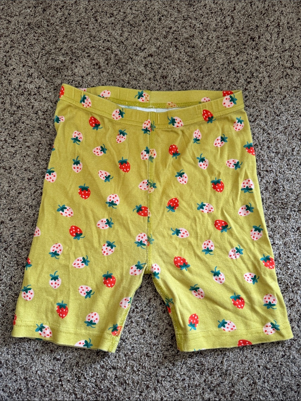 Hanna Andersson Green Daisy & Yellow Strawberry Pajamas (2 sets) - Picture 2 of 9